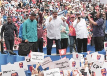 Nicolás Maduro pide el voto a los trabajadores y promete "recuperar" los salarios