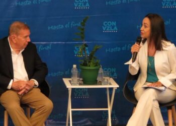 <strong>Machado aseguró que oposición cuenta con más de 84 mil testigos acreditados para “defender el voto”</strong>