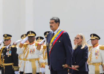 Maduro dice que lleva las riendas de la FAN y reitera petición de “defender lo nuestro”