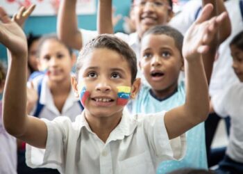 Candidatos llaman a los venezolanos a votar en las elecciones por el futuro de los niños