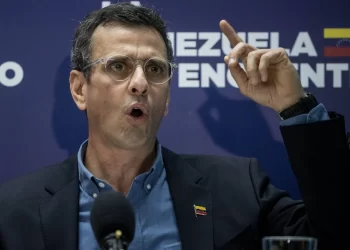 Capriles denuncia "despilfarro" de recursos públicos en la campaña de Maduro