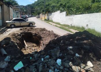 Vecinos de Cueva de Guanire exigen reparación de tubería