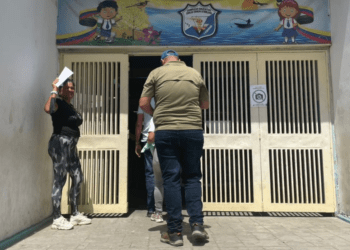 Retrasos y hostigamiento marcaron el cierre de centros de votación