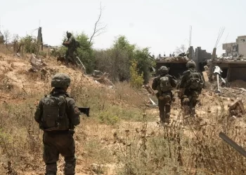 Mueren 25 palestinos tras una noche de bombardeos israelíes contra el centro y norte de Gaza