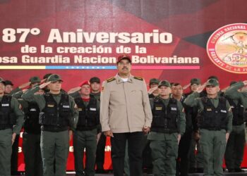 Maduro asegura que la Fuerza Armada de Venezuela está unida y en combate "por la paz"
