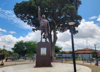 Violentada estatua de Hugo Chávez en el sur de Valencia