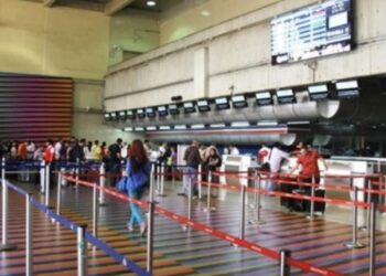 Venezuela extiende restricción a vuelos con Panamá, Perú y República Dominicana