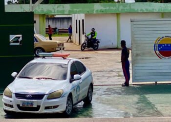 Arrestan a pastor evangélico y su hijo por presuntamente abusar de una niña