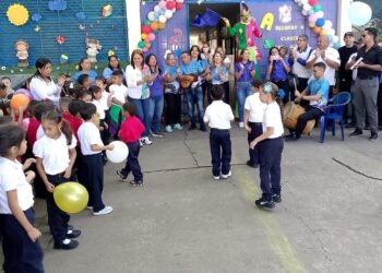 En Freites y Santa Ana reportan que el inicio de clases se dio en total normalidad