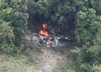 Militares venezolanos inutilizan una aeronave oculta en una región fronteriza con Colombia