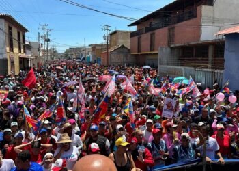 A dos meses de las elecciones los simpatizantes del gobierno marcharon en Cumaná (+Video)