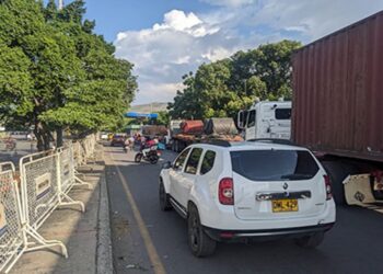 Casi 1.500 vehículos de carga cruzaron la frontera en agosto