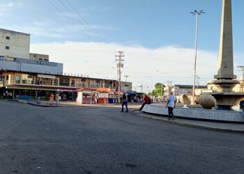 Continúa plan de reubicación de vendedores informales en Barcelona