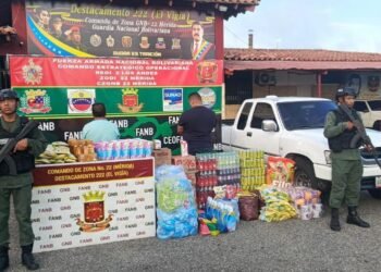 Militares venezolanos detienen a dos hombres por supuesto contrabando de víveres