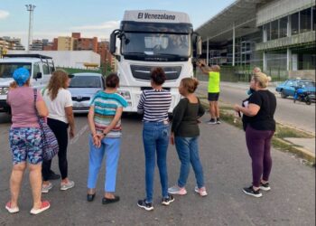 En El Maguey protestaron para exigir cese de la circulación de vehículos de carga pesada (+Fotos)
