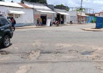 Conductores exigen el asfaltado de la calle Girardot con avenida 5 de El Tigre