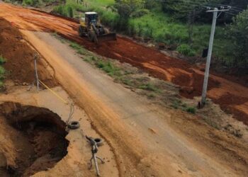 Alcaldía culminó una alcantarilla y trabaja en otra en la vía hacia Zuata