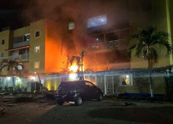 Bomberos controlaron incendio en Parque Guaraguao (+Video)
