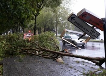 Los restos del huracán Kirk dejan en Europa un muerto, varios heridos y graves daños