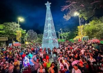 Gobernación de Sucre realizó el encendido de la Navidad desde la plaza Bolívar de Cumaná