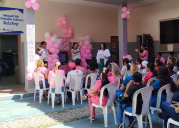 Realizan en Saludanz charla sobre prevención y descarte de cáncer de mama