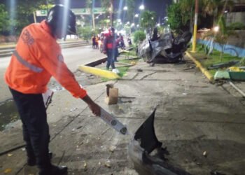 Vuelco de vehículo dejó un hombre muerto y una mujer herida en Puerto La Cruz