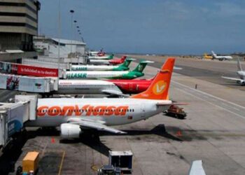 Reactivación de vuelos comerciales desde Venezuela mantiene en incertidumbre al sector