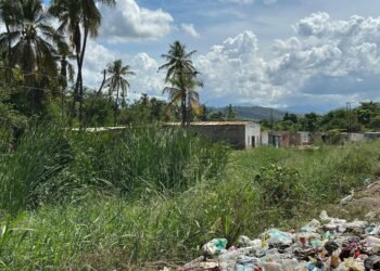 Vecinos del barrio El Bolivariano de Cumaná exigen la limpieza del canal
