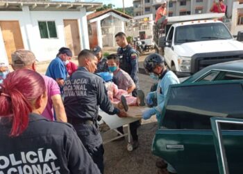 Funcionarios de la PNB ayudaron a una mujer a dar a luz en Píritu (+Fotos)