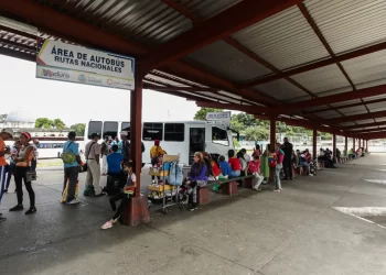 Discusión entre pareja terminó en femicidio dentro de un autobús