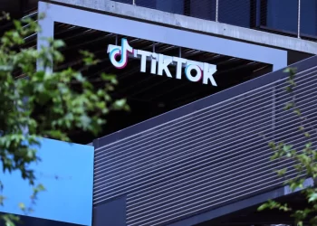 Trump pide a la Corte Suprema pausar la ley que prohibiría TikTok hasta que asuma la Presidencia