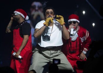 Bad Bunny anuncia el lanzamiento de su octavo álbum, 'DeBÍ TiRAR MáS FOToS', con 17 temas