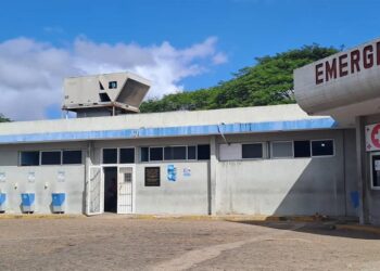 Bebé sufrió hemorragia tras ser lanzado a una cama por su padre durante una discusión