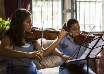 "Los niños de Las Brisas": ¿La música es suficiente para sobrevivir en Venezuela?