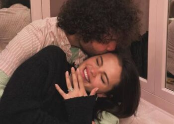 La cantante Selena Gomez se ha comprometido con el productor Benny Blanco