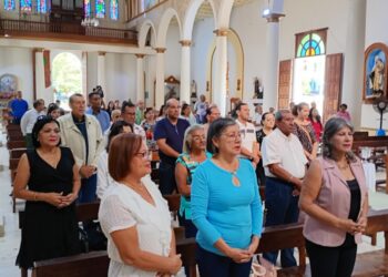 Docentes carupaneros celebraron su día con reclamos de mejoras y reconocimientos a su labor