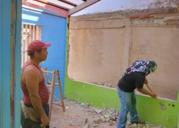 Iniciaron trabajos de rehabilitación de viviendas afectadas por explosión en La Caraqueña