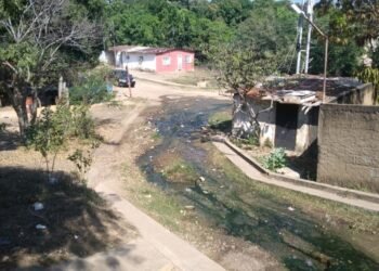 Canalización del agua y arreglo de la vía son las principales necesidades del sector Aguas Calientes del municipio Bolívar