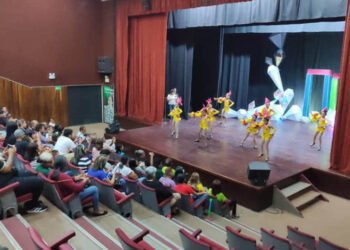 UEP Vicente Salias de Guayacán coronó a sus reinas de Carnaval