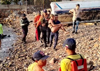 Protección Civil Urbaneja rescató a una mujer que se perdió mientras practicaba kayak