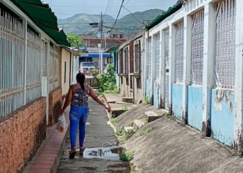 Vecinos de las veredas 60 y 35 de Guayacán piden que regularicen el abastecimiento de agua