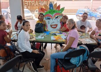 Ateneo y Centro de la Calidad Educativa de Bermúdez dictaron taller de máscaras y antifaces