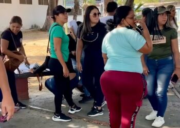 Padres de centros educativos de Cumaná vuelven a exigir respuestas por los casos de presunta intoxicación