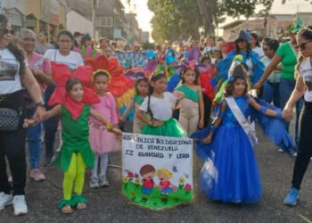 Con alegría y colorido se realizó desfile de los carnavales pedagógicos en Cantaura