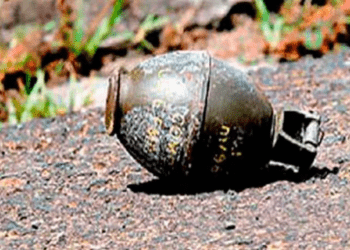 Tres niños mueren al detonar una granada con la que jugaban
