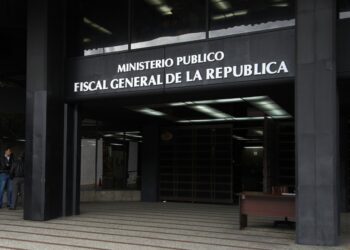 Tres fiscales de Sucre están detenidos tras ser acusados de cobrar $30 mil a una detenida para soltarla