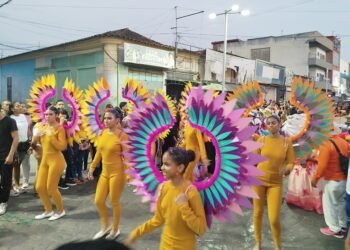 Cierran los desfiles de Carnaval de Barcelona con el anuncio de las fantasías ganadoras