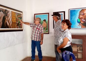 Pintor carupanero Neulis Bonillo rinde colorido homenaje a la mujer (+Fotos)