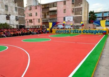 Comuna Bebedero Potencia rehabilitó cancha de baloncesto de Villa Olímpica