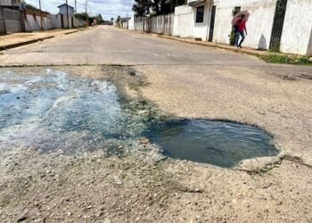 Voz Comunitaria | Vecinos de Valle Guanipa afirman que se agudiza el desborde de aguas servidas